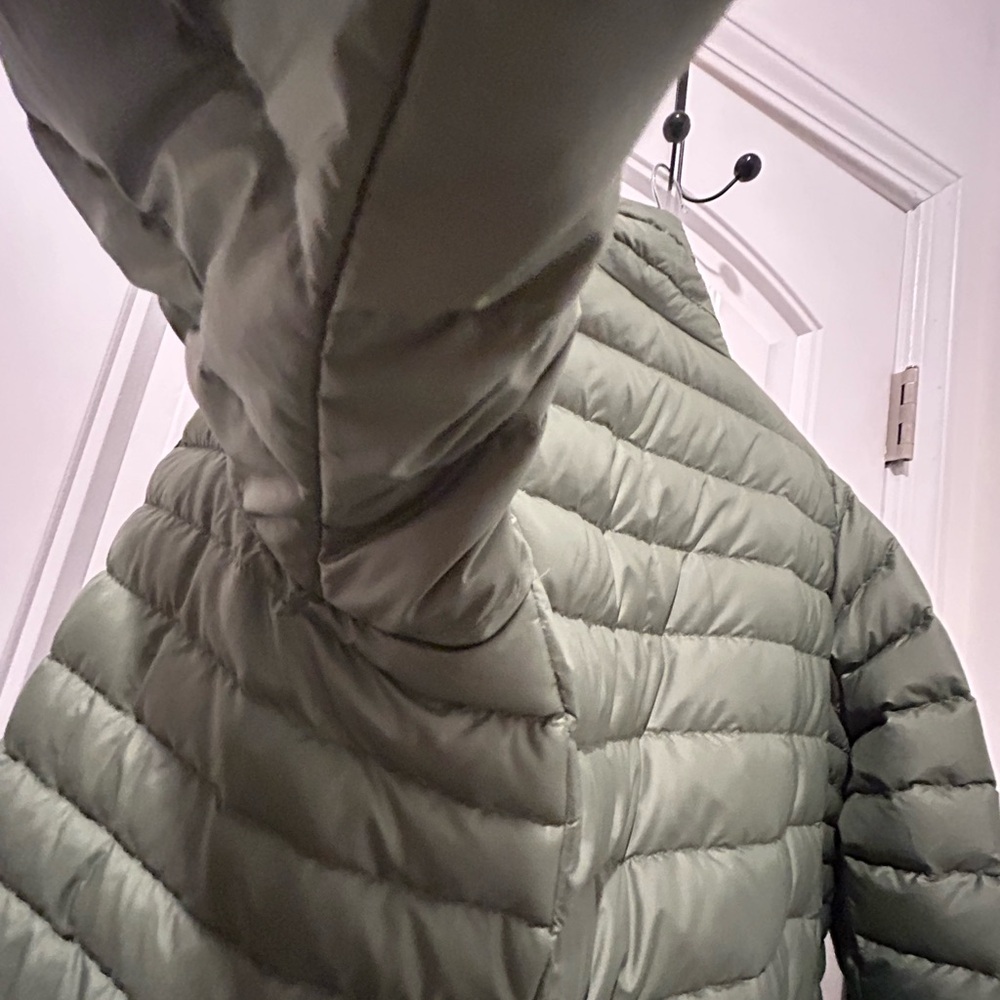 EUC Patagonia Down Sweater Jacket Green; ladies medium - Picture 6 of 7